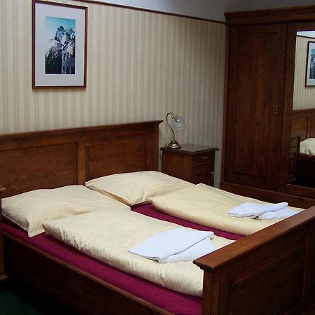 Hotel Pariz Йичин Экстерьер фото