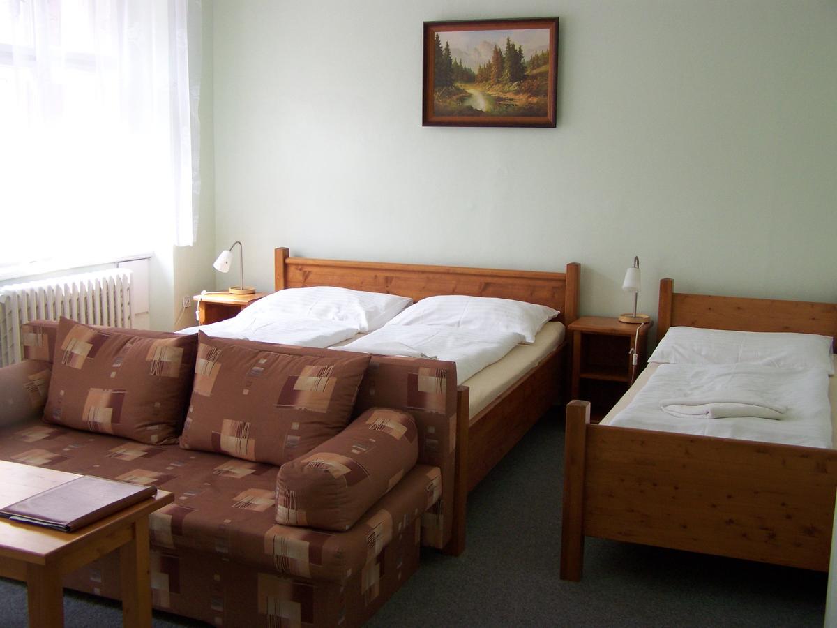 Hotel Pariz Йичин Номер фото