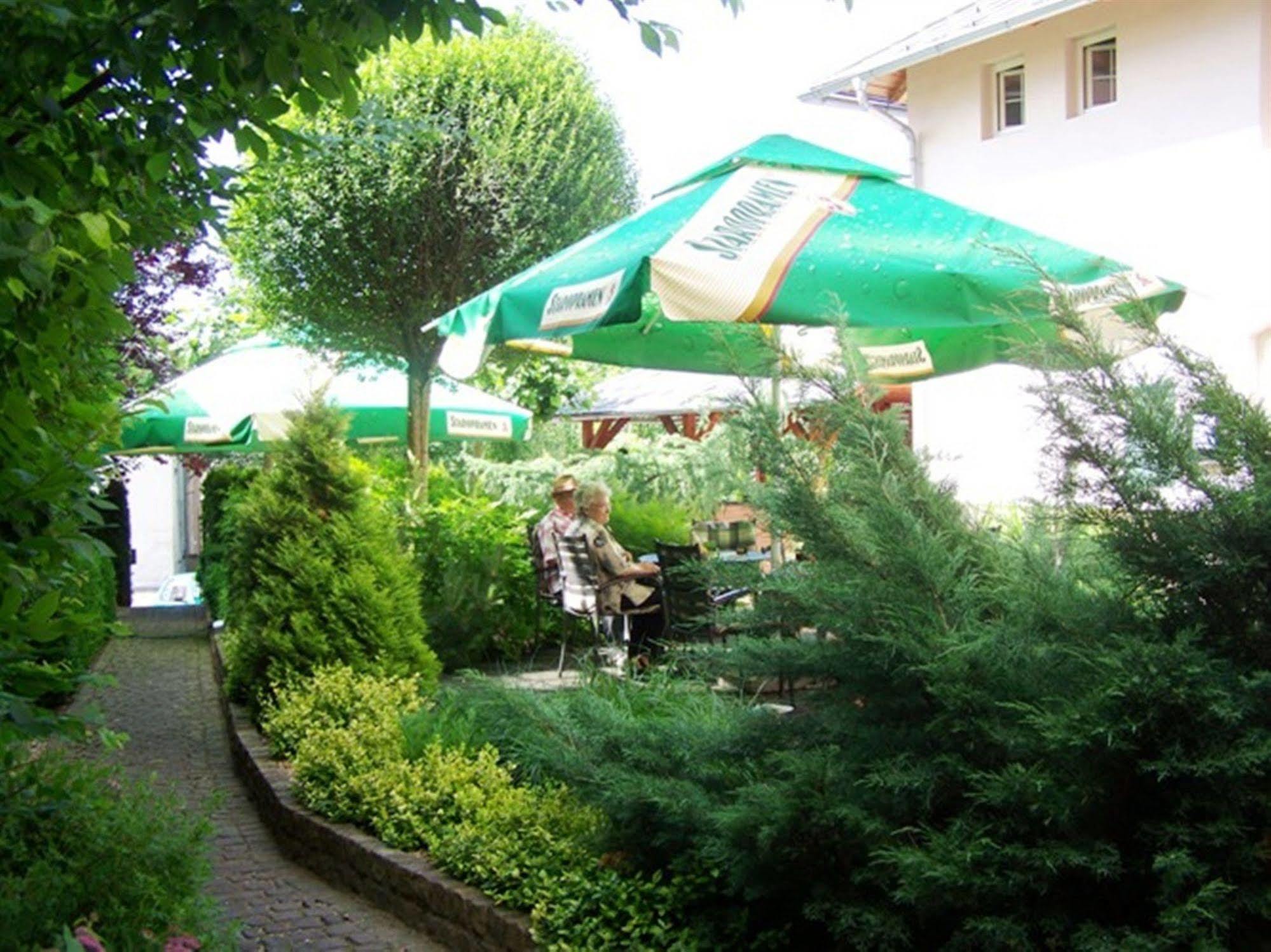 Hotel Pariz Йичин Экстерьер фото